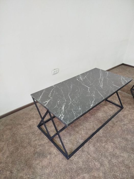 Jurnalniy stolik loft