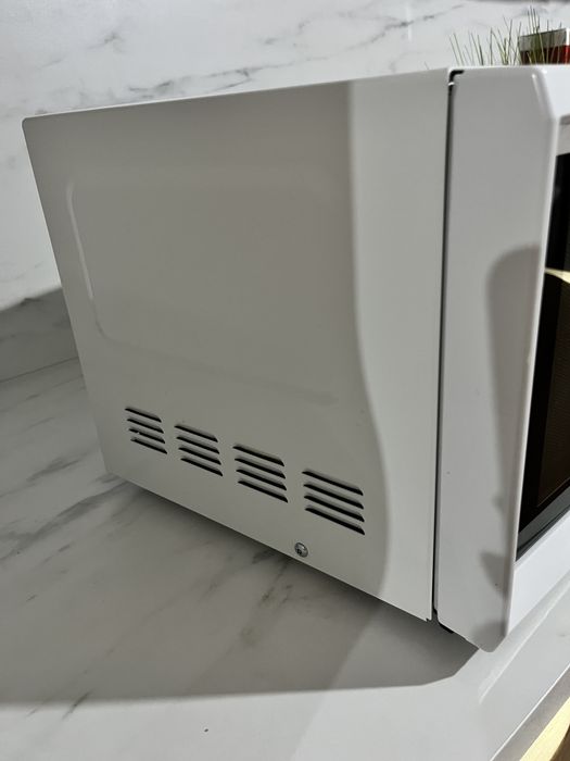 Cuptor microunde exterior impecabil Daewoo 700W