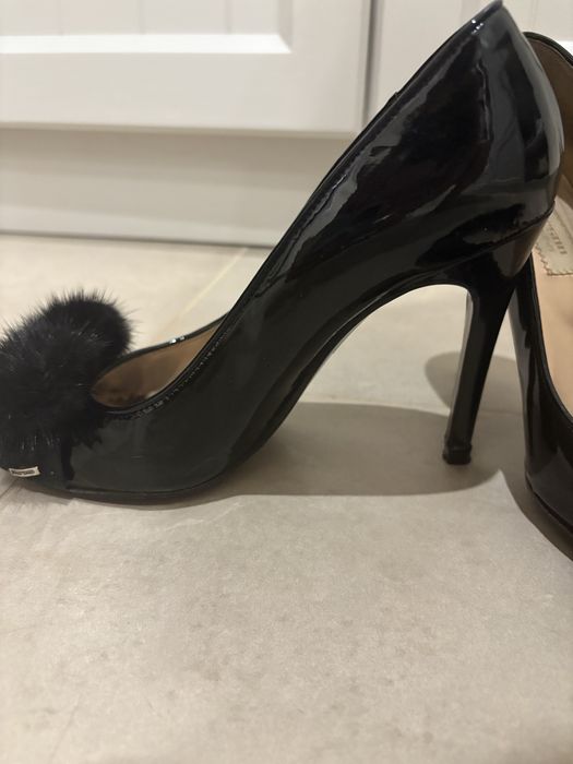 Елегантни лачени обувки