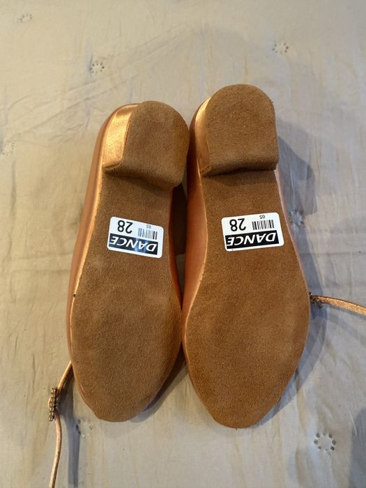 Продавам детски обувки за спортни танци