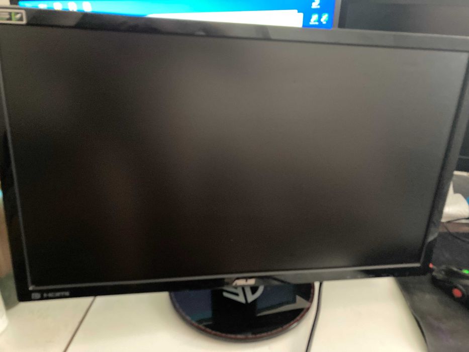 24-инчов Монитор ASUS VG248QE 24 | Full HD (1920x1080) | 144Hz Refresh Rate | 1ms Response Time | 350 cd/m² Peak Brightness
