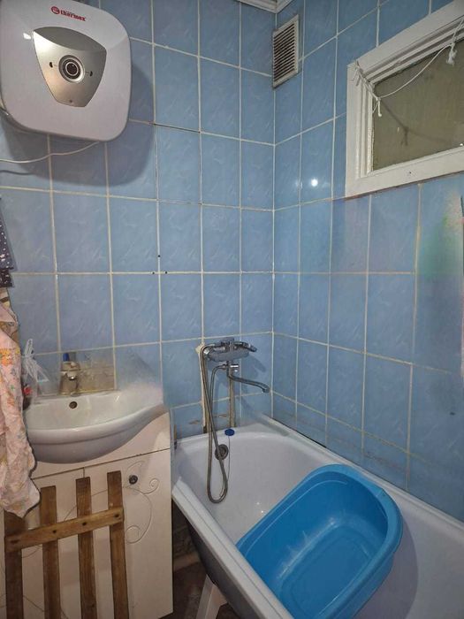 Продам 2 комн квартиру на 6 мкр