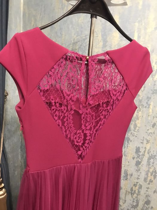 Розовое платье