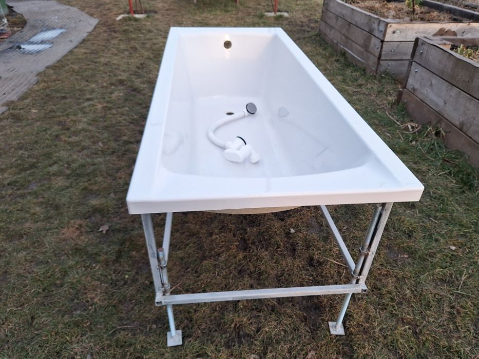 Cada Cersanit cu cadru metalic