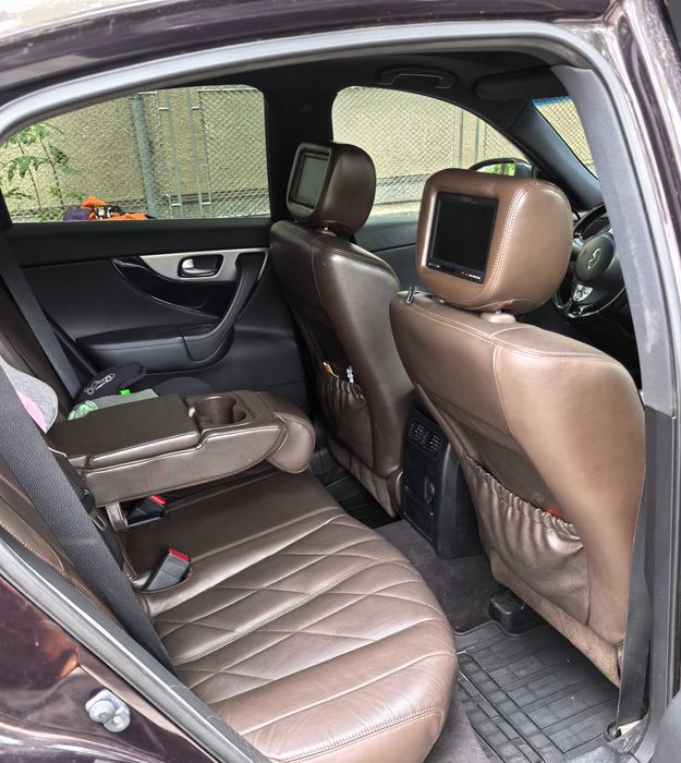 ЛЕК АВТОМОБИЛ Infiniti FX30 D - 2012 година.,