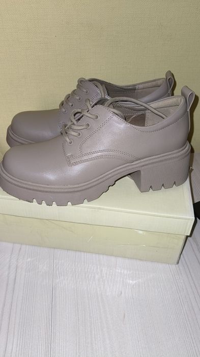 Осенние ботинки на женщину