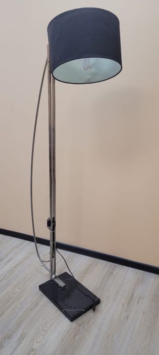 напольная лампа