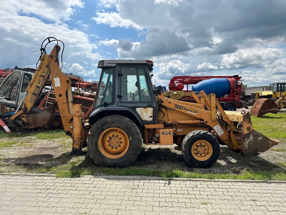 Dezmembrez buldoexcavator CASE 580 super LE