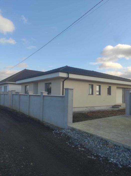 Casa pe parter de vanzare