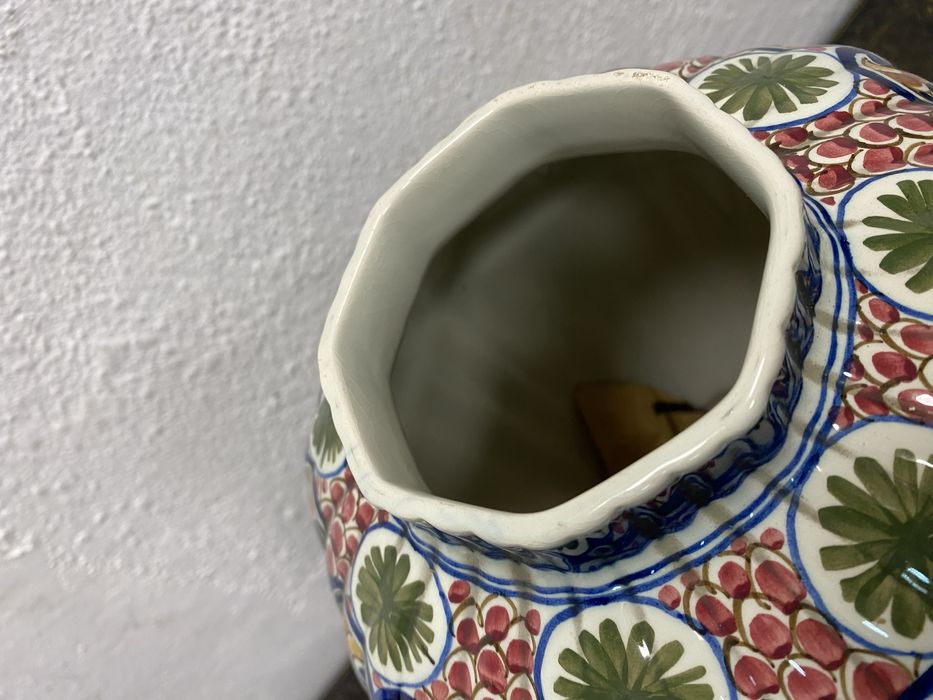 Голямахоландска ваза с капак на Delft