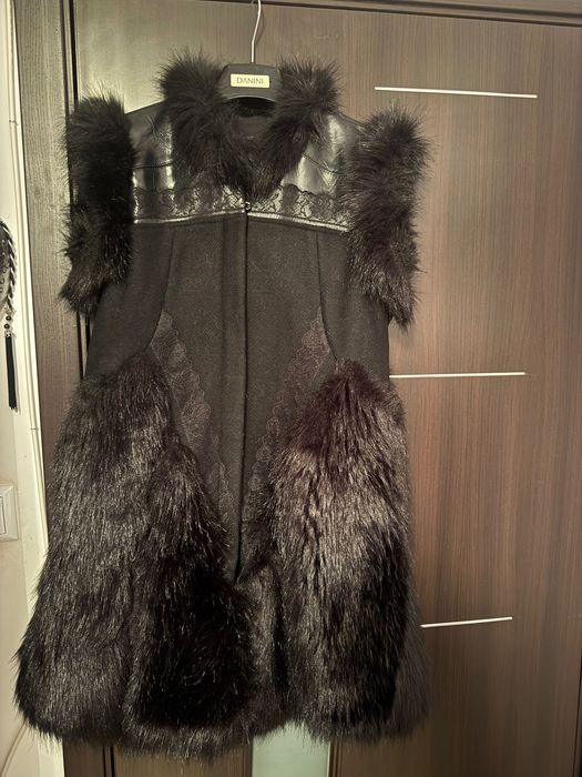 Черен вълнен елек с пух