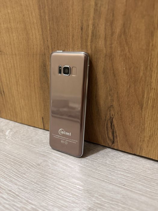 Mini telefon  gold  2 sim kartalik qo’lda mini  turadi redkiy model