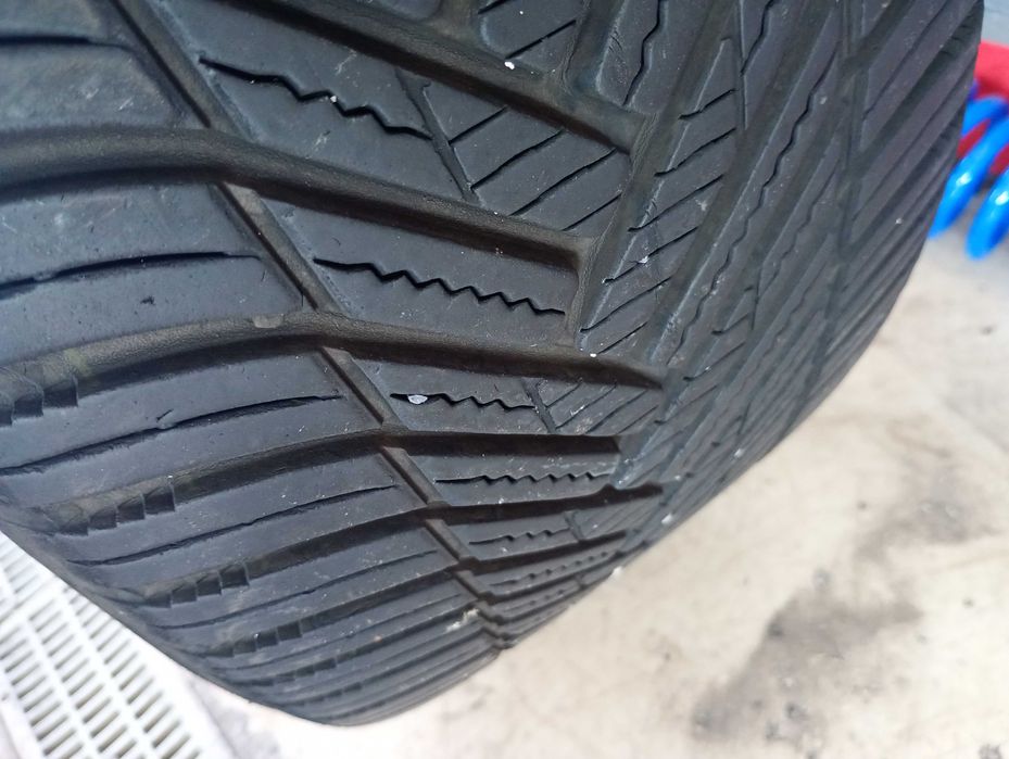 235 45 18 Hankook Kinergy 4S M+S