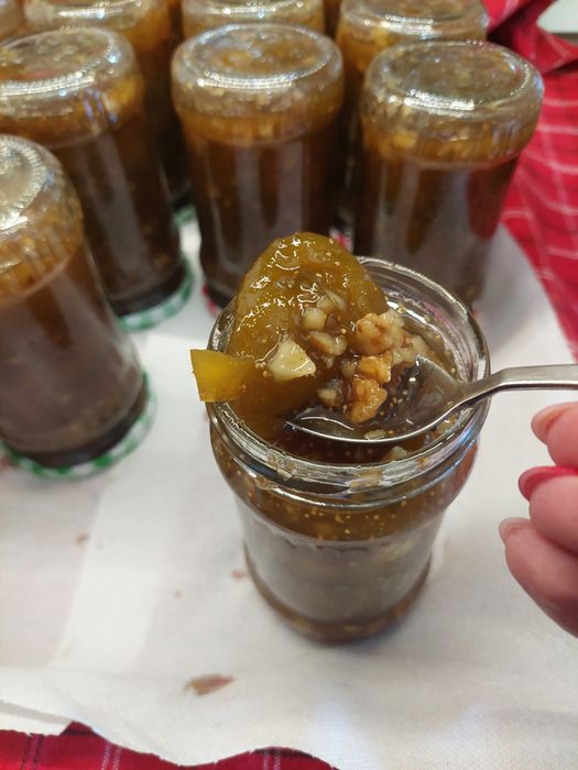 Vand dulceață de smochine cu nucă