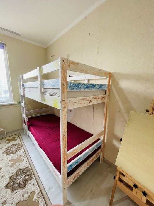 Детский кровать.