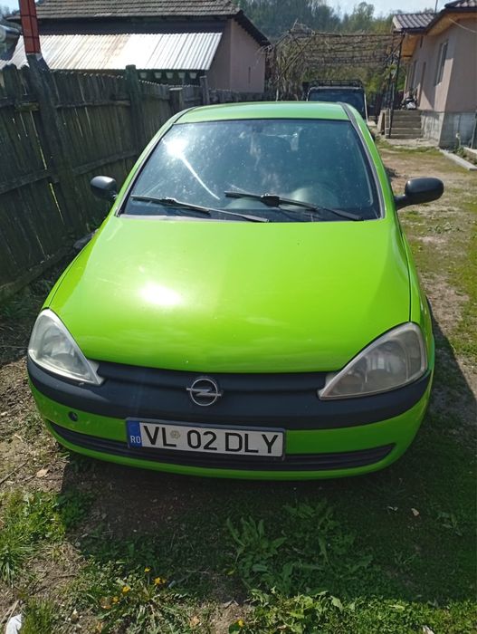 Opel Corsa C, an 2001 – pentru piese sau reparație
