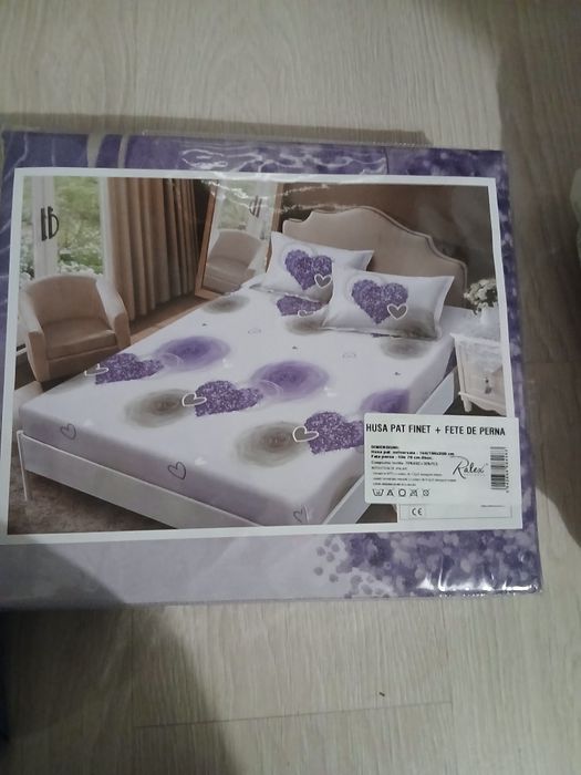 Vând husa pat cu doua fete de pernă