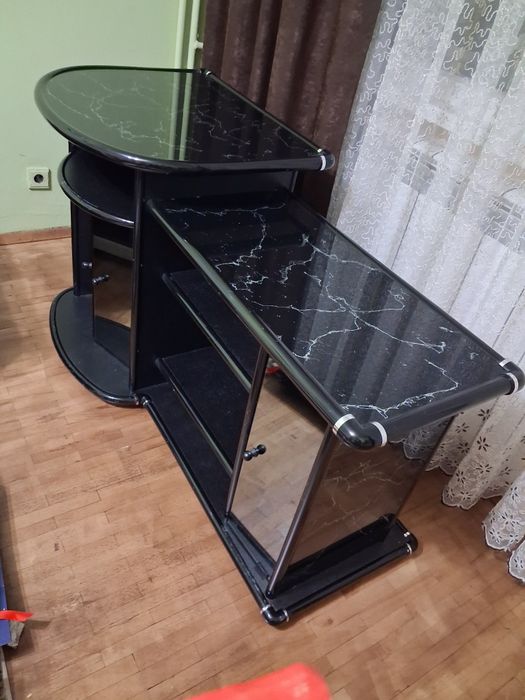 Шкафче  за. телевизор