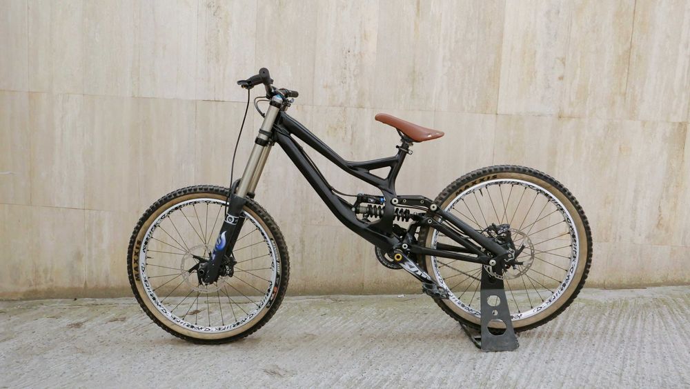 Specialized Demo 8 DH – FOX 40 RC2, Shimano Saint, Mavic Deemax