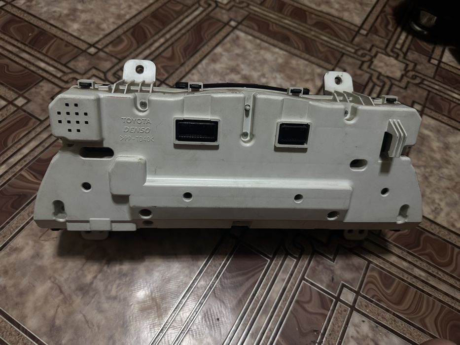 Продам приборку камри 40