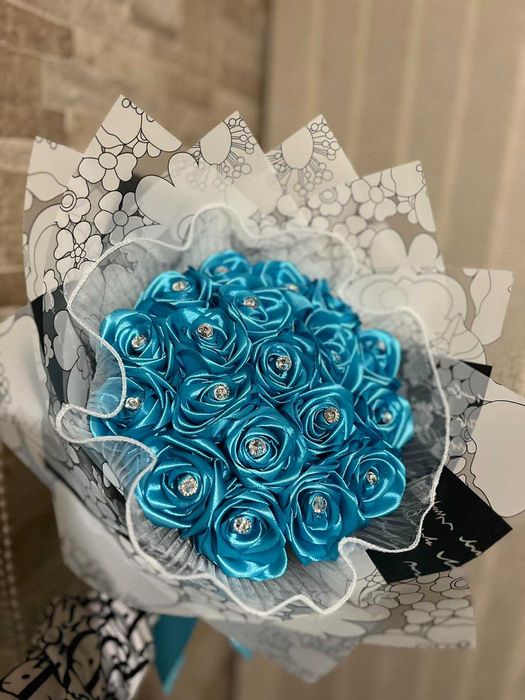 Букети от сатени рози