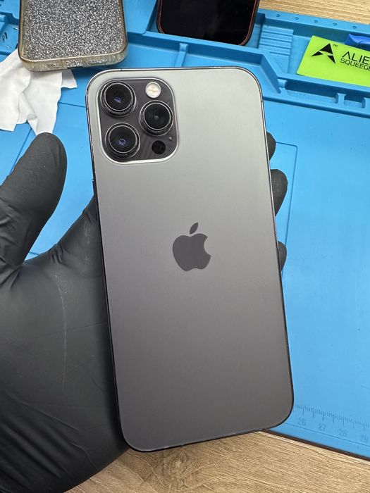 Service GSM : inlocuire sticla/capac/geam spate toata gama Iphone!