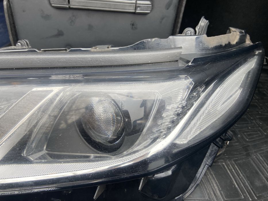 Фара Камри 70 оригинал