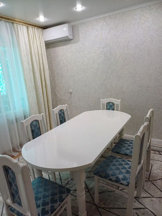 Продам  стол со стульями