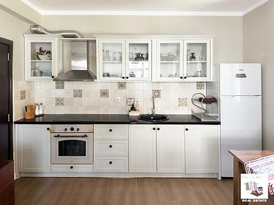 125180 Ваканционен комплекс с 4 къщи, басейн и BBQ зони в с. Бадевци