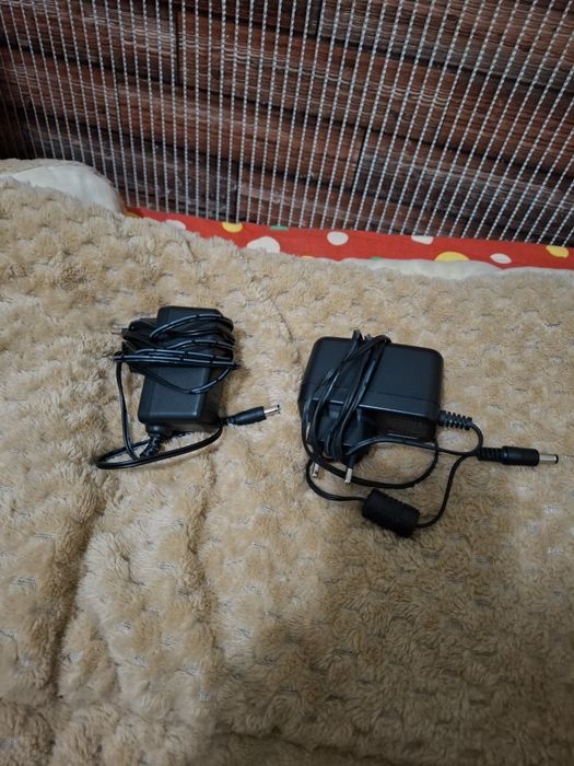 Продавам зарядни устройства