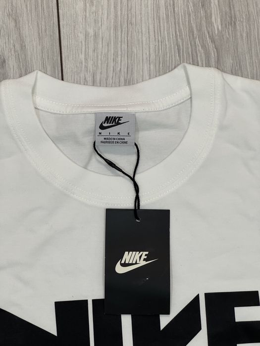 Nike white graphic tee cu imprimeu – mărimea M