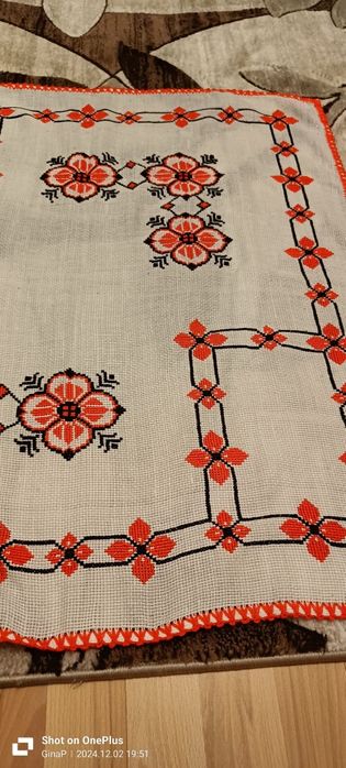 Vând fete masa  cusute manual.