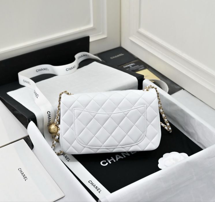 Geanta Chanel Timless Classique alb-pe stoc