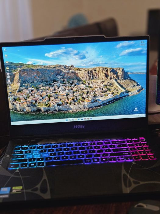 Vând laptop msi cyborg