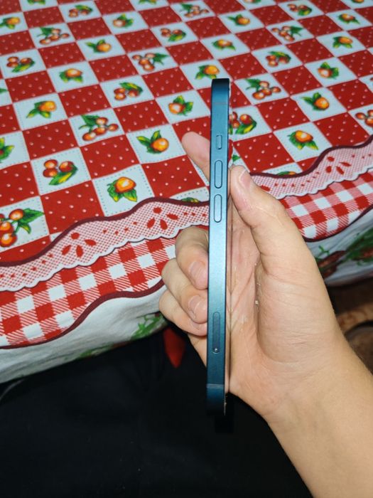 Vând iPhone 14 cu display spart
