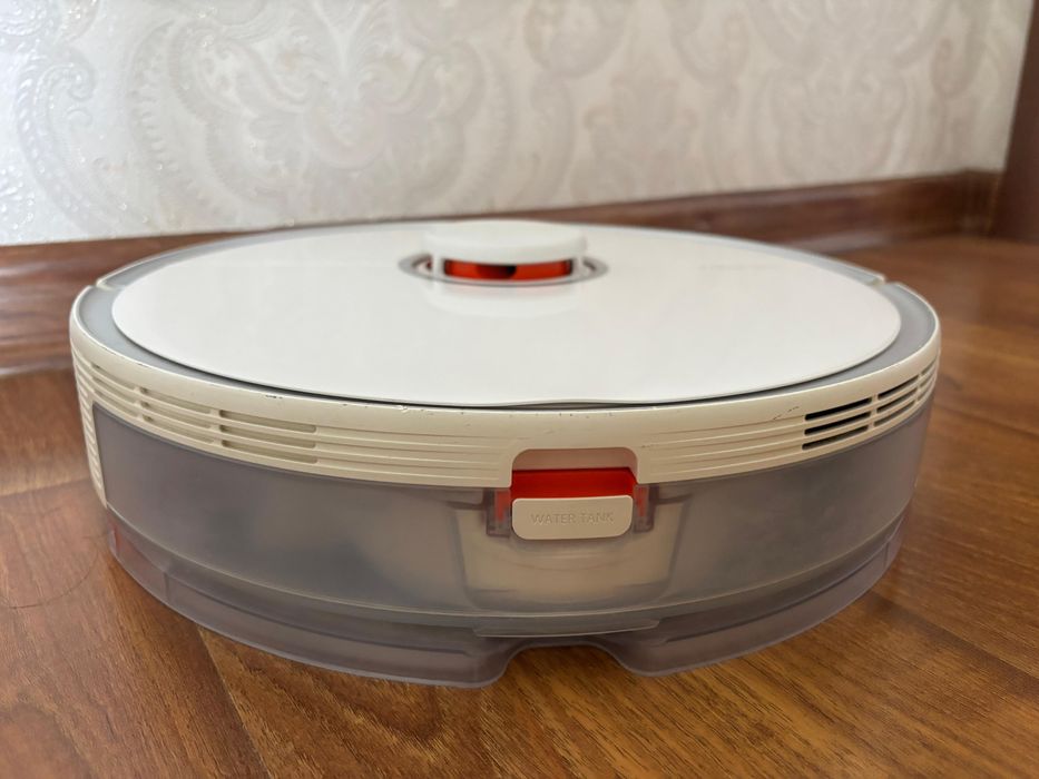 Продаю робот пылесос Roborock S5 MAX