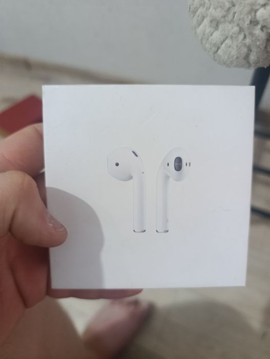 Продам наушники airpods