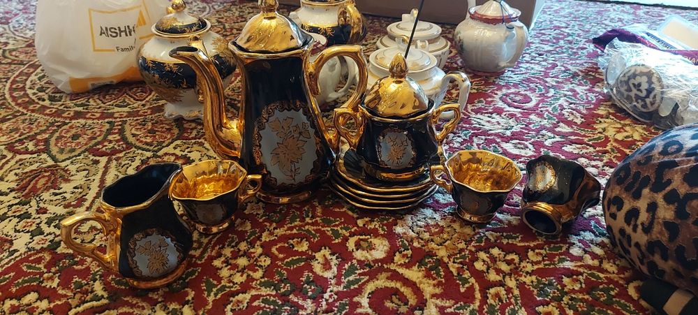Роскошный фарфоровый сервиз "Мадонна" с этажерками (Полный набор)