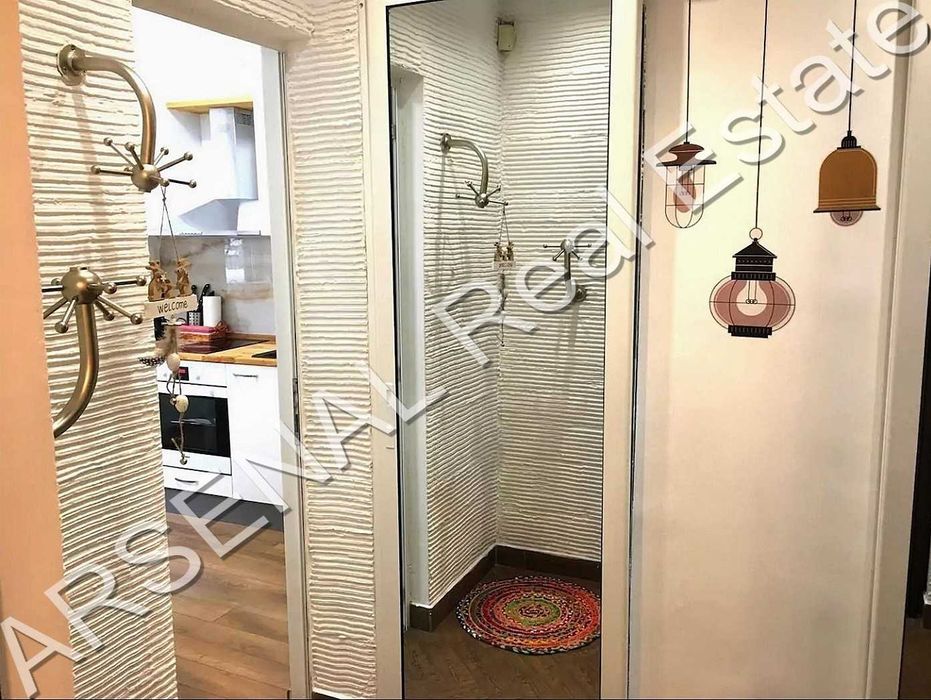 Дава се под наем Тристаен апартамент в София, Център - 80 кв.м за 550 € - Снимка #1