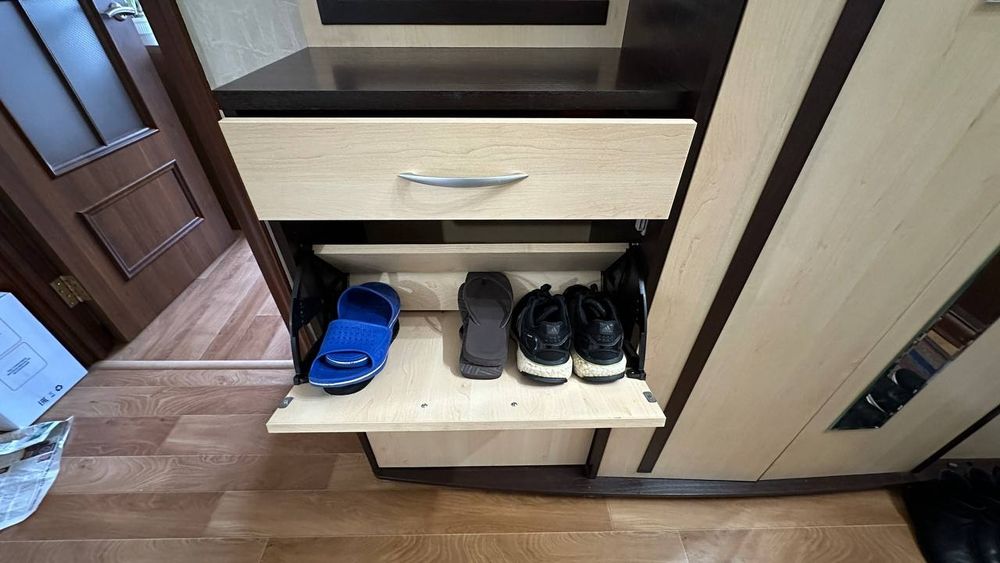 Продаю шкаф в прихожую