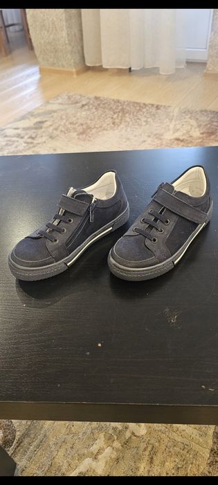 Продам детские кеды