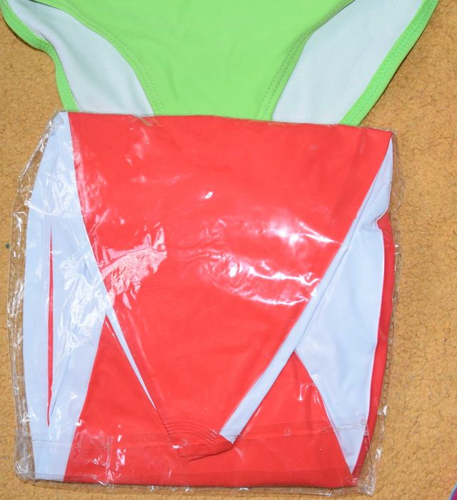 Два Лота от детски бански + блуза за плуване + нова надуваема топка