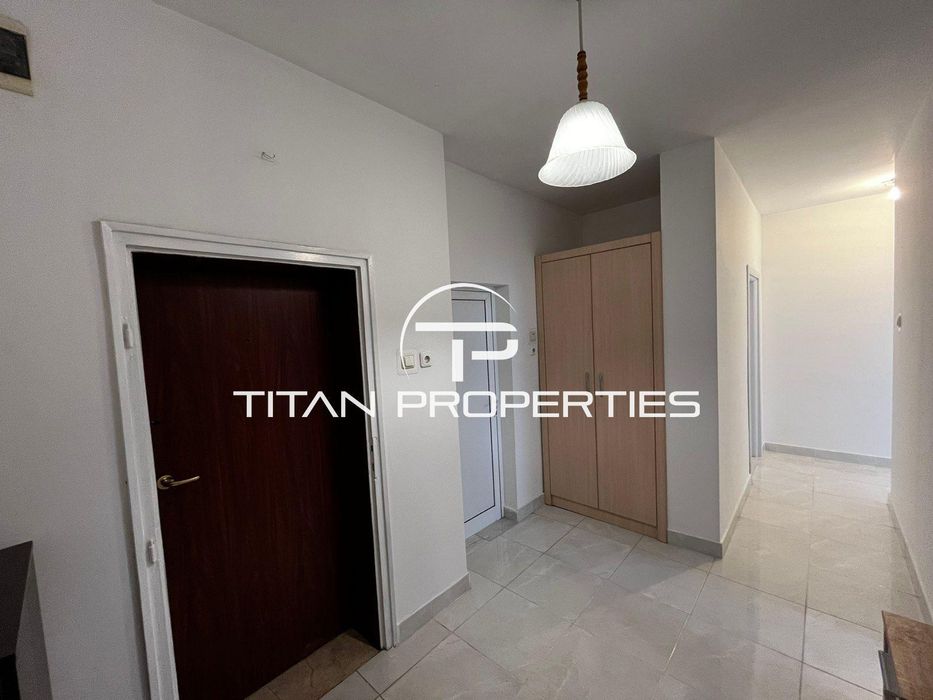 Многостаен апартамент за продажба в кв. Кючук Париж