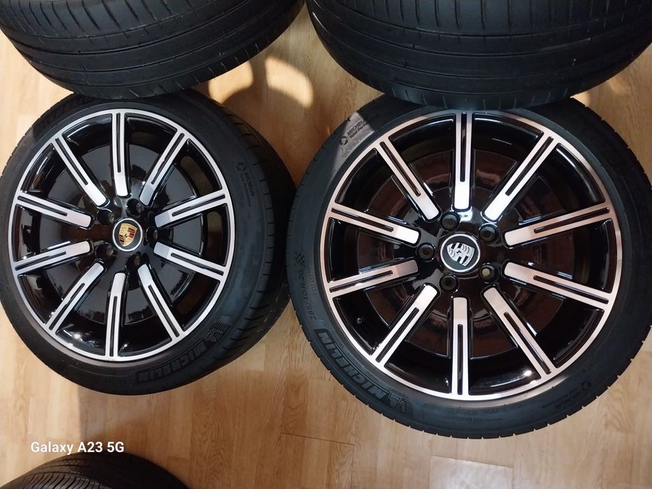 Jante Porsche Taycan pe 20 vara