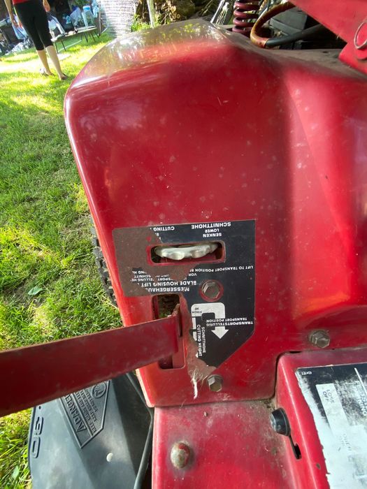 Tractor de tuns iarba MURRAY 11CP