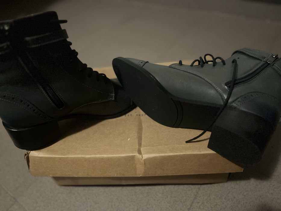 Vand ghete stil bocanc, piele naturala! Marime 39! Sunt noi.