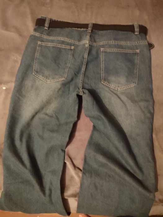 Продам джинсы новые