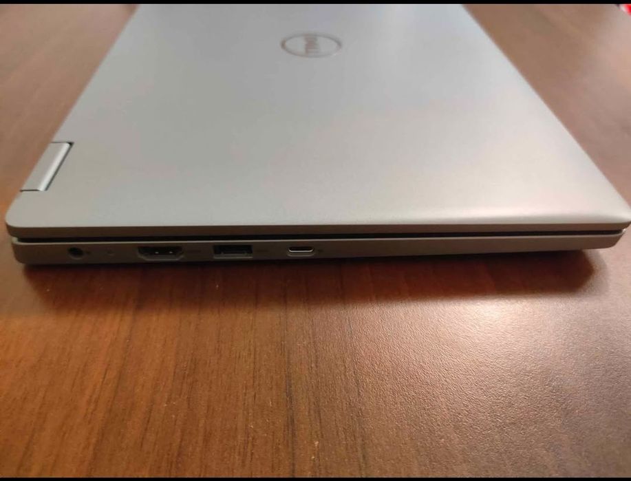 Тъчскрийн Лаптоп  Dell Latitude 3310 + Подарък Чанта и Безжична Мишка