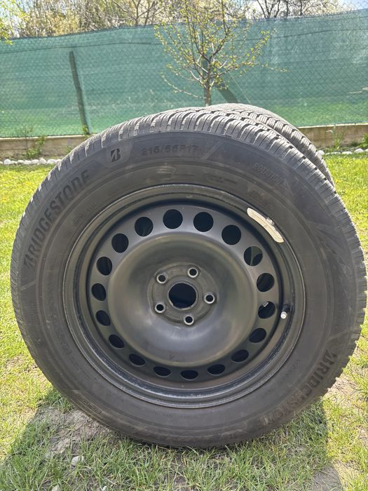Set 4 anvelope de iarnă Bridgestone Blizzak pe jante tablă – stare foarte bună