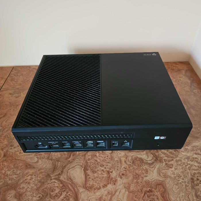 XBOX ONE 1TB + Kinect камера, 2 джойстика, 2 игри PS4 PS5 PlayStation